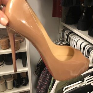 Very Privé
120 mm Platform pumps - Patent calf leather - Blush - Women
Size 35